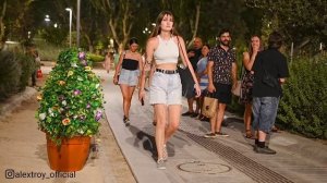 Bushman Prank: In Madrid this Bush Scares Everyone !!