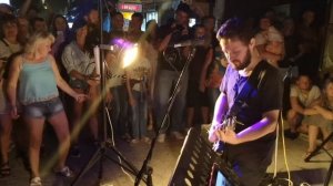 Башмак великана руки вверх