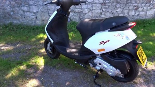 PIAGGIO Zip 50 4T scooter