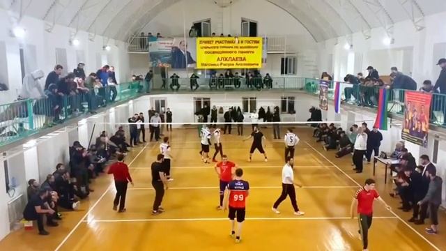 В спорткомплексе селения Нижний Дженгутай проходил Кубок Буйнакского района по волейболу. смотреть онлайн