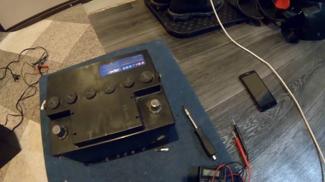 Гранта - заводской АКБ АКОМ через 4 года без обслуживания - пора менять? смотреть онлайн