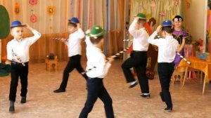 Мальчишки танцуют как Фред Астер | Puttin' on the ritz