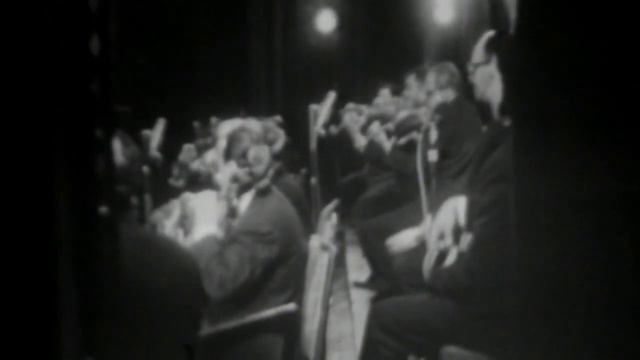 Umm Kulthum ( أم كلثوم ) live; "Baeed Anak" (English subtitles) смотреть онлайн