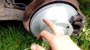 Клинят новые тормозные колодки. Банальная причина.