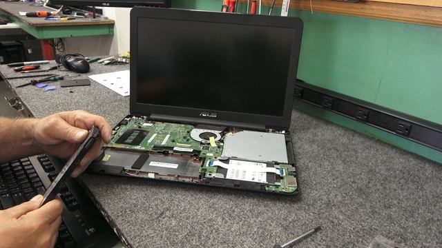 ASUS X555D Battery Replacement смотреть онлайн