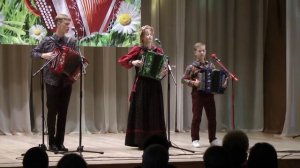 Песня «Реснички» исп. анс.«Дети русской гармони» На фестивале «Вятские-Хватские» (Кировская обл.)