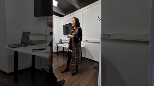 На семинаре в АН "Аукционный Дом Недвижимости" агенты - аукционисты делятся впечатлениями о Методе смотреть онлайн