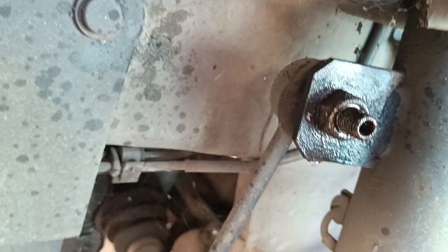 Citroen / Peugeot Broken Coils Spring And Shock Replacement (4)