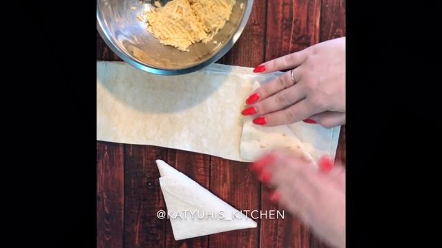 Конвертики с сыром и яйцом: рецепт от Foodman.club смотреть онлайн