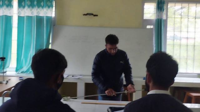 Determination of the value of acceleration due to gravity using Kater's pendulum (Part 1). смотреть онлайн