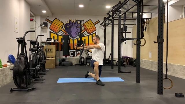 Разведение Резинки В Выпаде С Проворотом смотреть онлайн