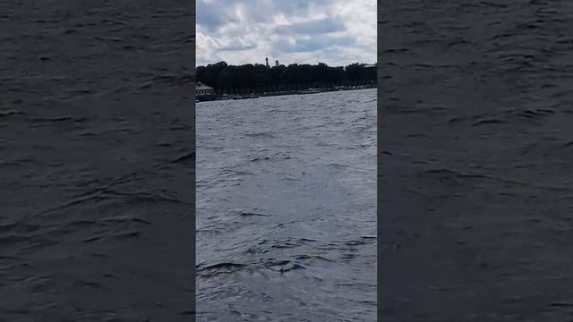 прогулка по Неве на теплоходе перед вмф смотреть онлайн