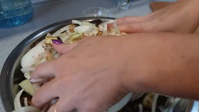 БАКЛАЖАНЫ НА ЗИМУ , ОНИ ТАКИЕ ВКУСНЫЕ ЧТО НЕВОЗМОЖНО УСТОЯТЬ. смотреть онлайн