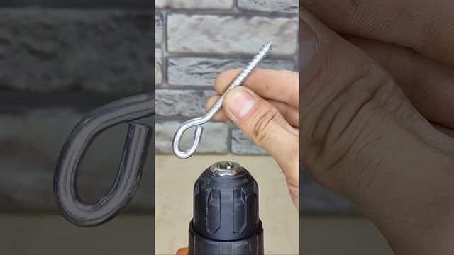 Обязательно запомни эту хитрость! Как можно легко и быстро скрутить провода? #shorts смотреть онлайн