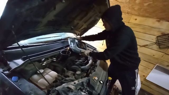 Замена моторного масла Ford Focus 2 смотреть онлайн
