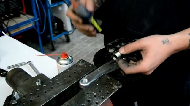 Как восстановить сорванную резьбу на вело шатуны смотреть онлайн