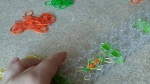 Браслет трехцветный из резиночек Rainbow loom