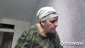 Как поклеить обои вокруг розеток и в угол