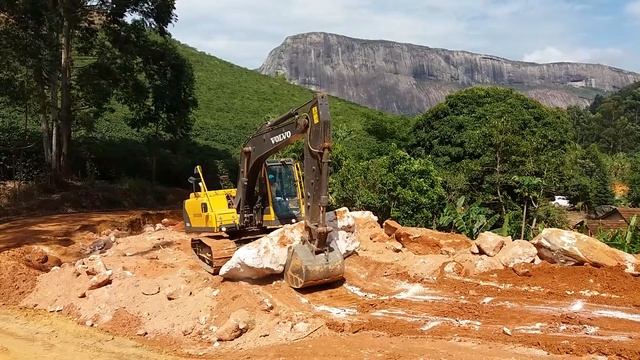 Volvo EC 140 Rastando pedra смотреть онлайн