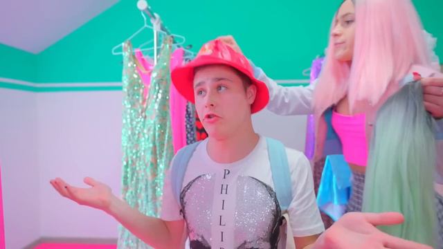 Team Diana VS Team Frogs | Pauvre VS Riche | Aventures à L'école De Diana !