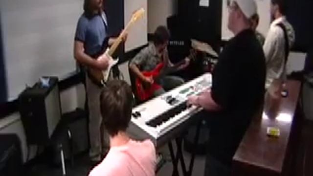 Groovy смотреть онлайн