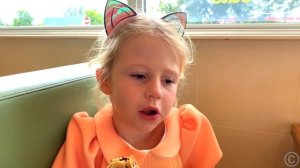 Настя и весёлая история про занозу в пальце