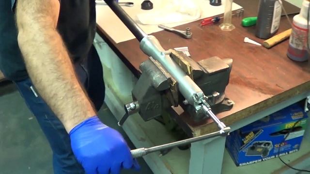 Honda CB Fork Rebuild pt3: Reassembly смотреть онлайн