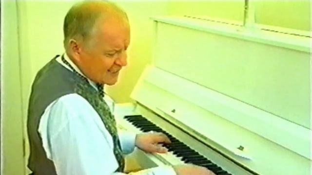 «Пляж на двоих» сл. Валентины Сергеевой, муз. Виктора Плешака, исп. Виктор Кривонос смотреть онлайн