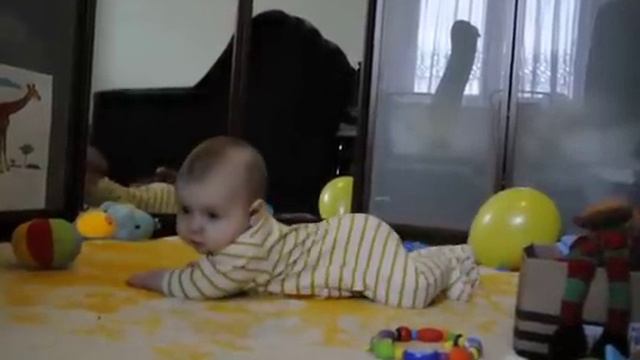 Раскачивается на четвереньках смотреть онлайн