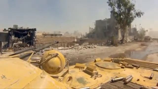 Syrian tanks bombing Control Area (This is a Real War) смотреть онлайн
