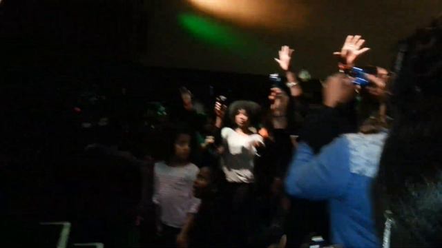 Gadji Céli à Liège le 15/12/2012 смотреть онлайн