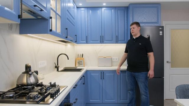 4К КУХНЯ ИЗ ШПОНА | Синяя кухня на заказ | Все про шпонированные фасады | Обзор кухни №10 смотреть онлайн