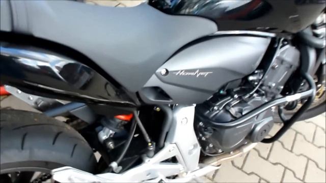 Honda NC700S vs. Honda CB600F Hornet * see Playlist ''2012 Honda Motorcycle Models'' смотреть онлайн
