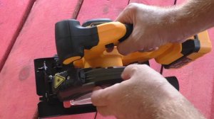 Аккумуляторная циркулярная пила DEKO (3638) DKCS20 20 В, 165 мм, 2х3.0 Ач 063-4024