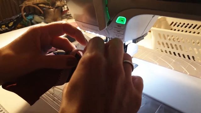 Šujmašīnas pēdiņa trikotāžas šūšanai смотреть онлайн