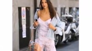 ✅ Девушки в прозрачных платьях. Это нельзя пропустить.