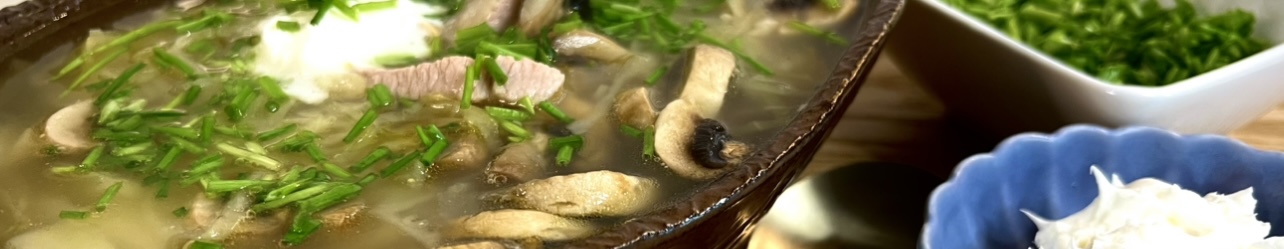 Щи с квашеной капустой, грибами и фасолью- вкусный наваристый кисленький суп!