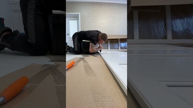 Установка шкафа купе часть6. Фрезеровка в вассале под ручку ! смотреть онлайн