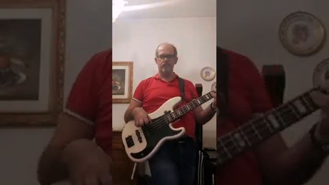 Fender Duff Mckagan deluxe precision bass - I try to play along Under My Thumb смотреть онлайн