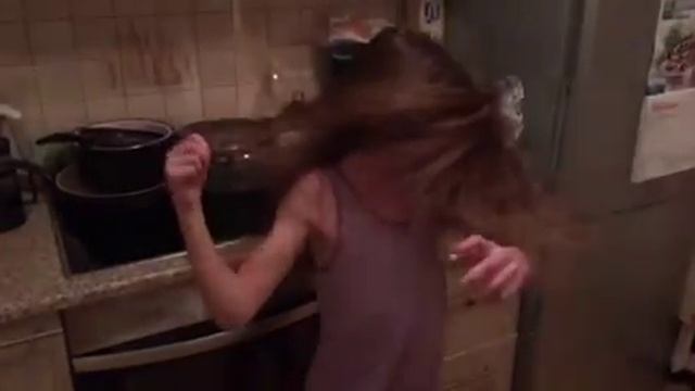 Кручу волосами в замедлиной сьемке смотреть онлайн
