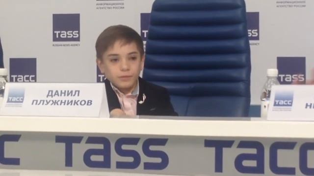 Данил Плужников Danil Pluzhnikov на Пресс-конференции в поддержку Года экологии (29.05.2017.) смотреть онлайн