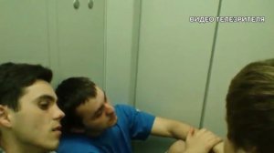 Что делать, если вы застряли в лифте?