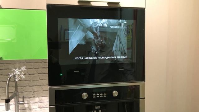 Телевизор, встроенный в фасад кухни PLAZAREAL смотреть онлайн
