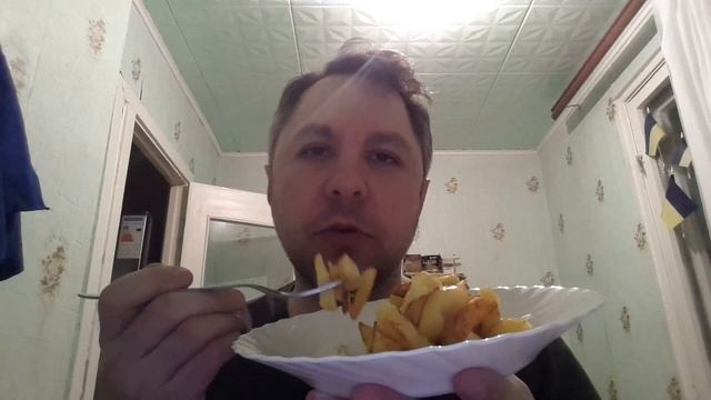 АСМР ИТИНГ. КУШАЮ ЖАРЕНУЮ КАРТОШЕЧКУ