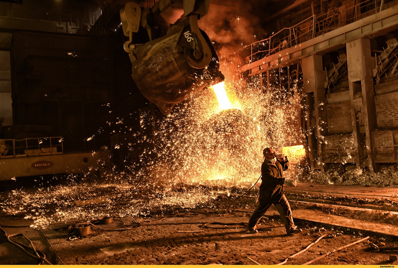 ТОП-10 стран по выплавке стали с 1967 года. Кто безоговорочный лидер последние 20 лет? смотреть онлайн