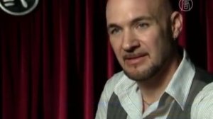 Человек с самым низким голосом спел на камеру