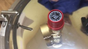 Клапан аварийного сброса давления в автоклаве для домашнего консервирования