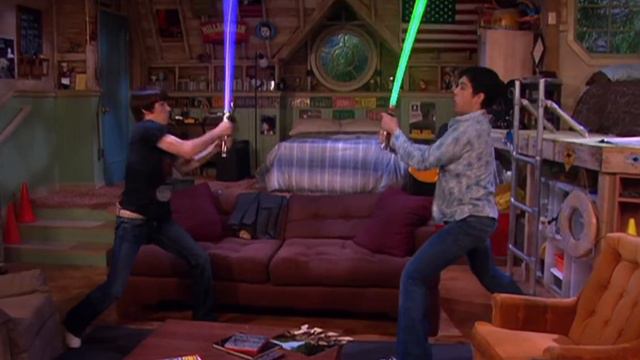 Drake & Josh - Drake & Josh Battle Each-Other With Lightsabers смотреть онлайн