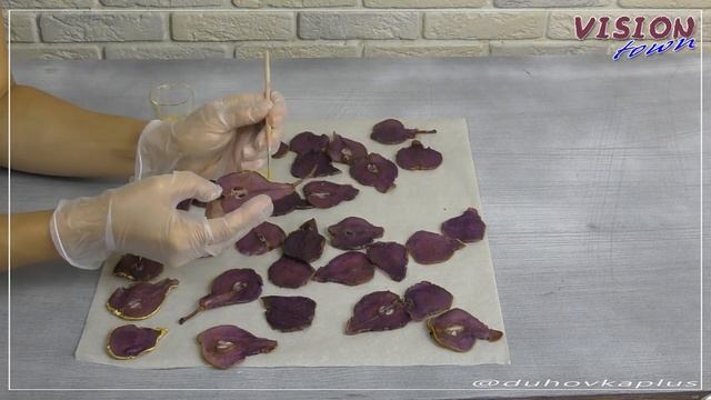 Как украсить торт. Простой декор из груш. Гости будут в восторге! Рецепт цветных груш. смотреть онлайн