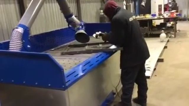 Вытяжной стол. Резка металла смотреть онлайн